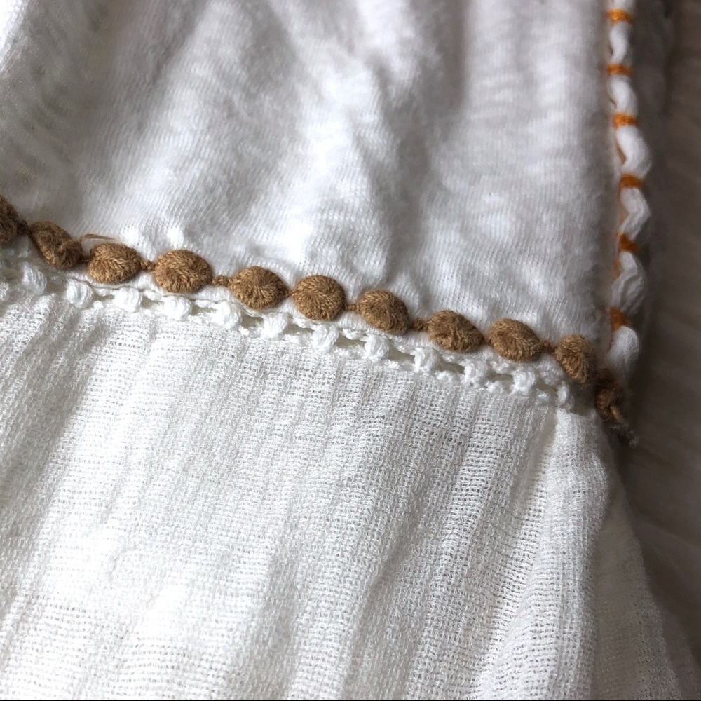 Anthropologie Akemi + Kin Peasant embroidered cotton popover top boho - Picture 5 of 6